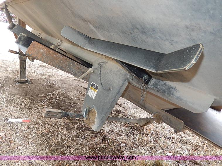 image for item H1252 1998 Dakota single hopper grain trailer