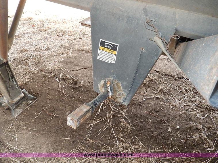 image for item H1252 1998 Dakota single hopper grain trailer