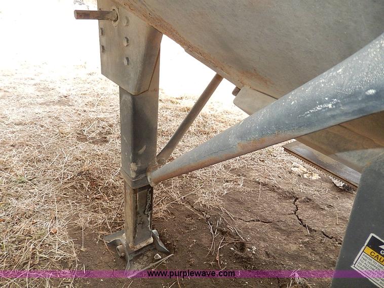 image for item H1252 1998 Dakota single hopper grain trailer