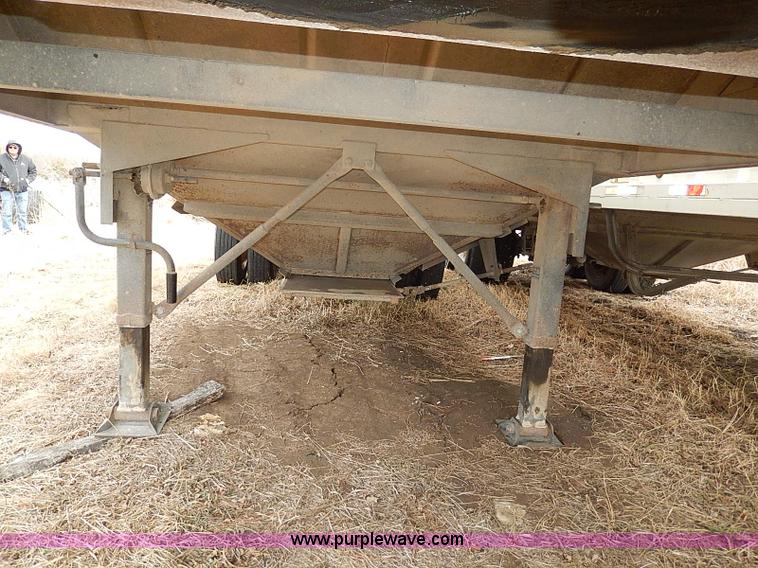 image for item H1252 1998 Dakota single hopper grain trailer