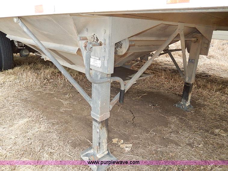 image for item H1252 1998 Dakota single hopper grain trailer