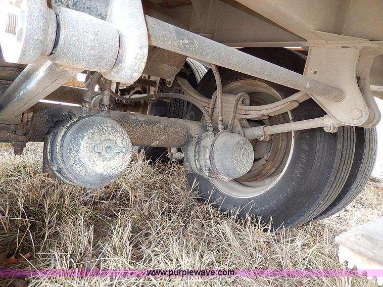 image for item H1252 1998 Dakota single hopper grain trailer