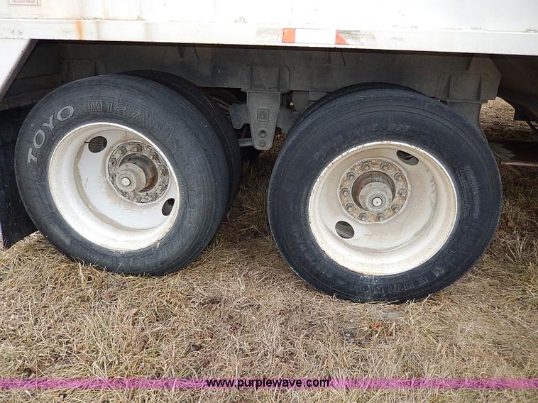 image for item H1252 1998 Dakota single hopper grain trailer