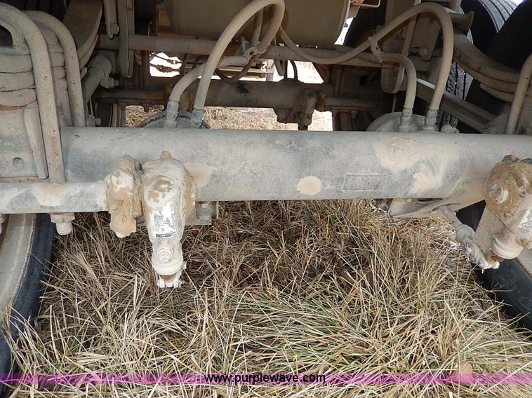 image for item H1252 1998 Dakota single hopper grain trailer