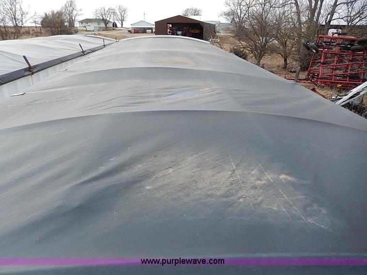 image for item H1252 1998 Dakota single hopper grain trailer