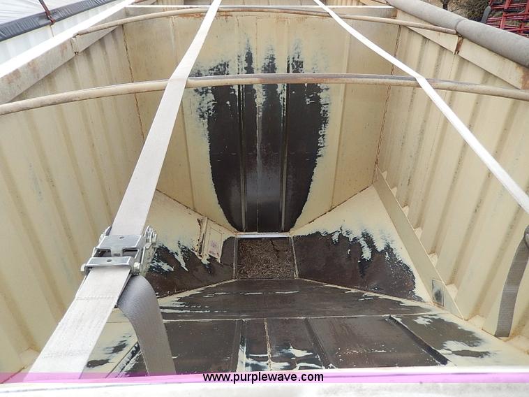 image for item H1252 1998 Dakota single hopper grain trailer