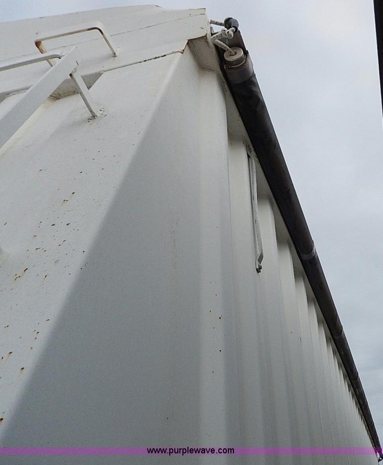 image for item H1252 1998 Dakota single hopper grain trailer