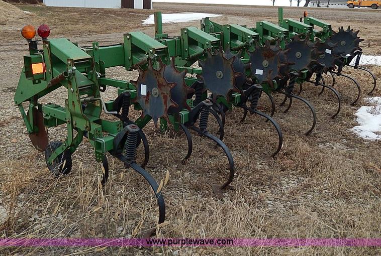 image for item H1255 1998 John Deere 856 six row cultivator