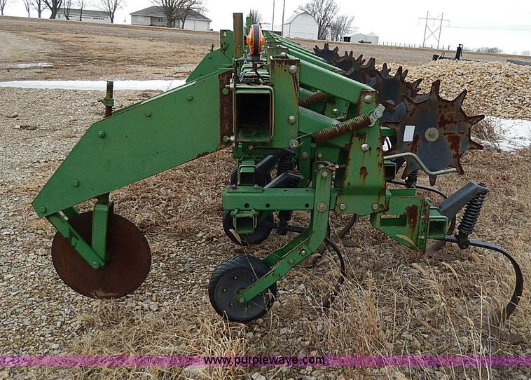 image for item H1255 1998 John Deere 856 six row cultivator