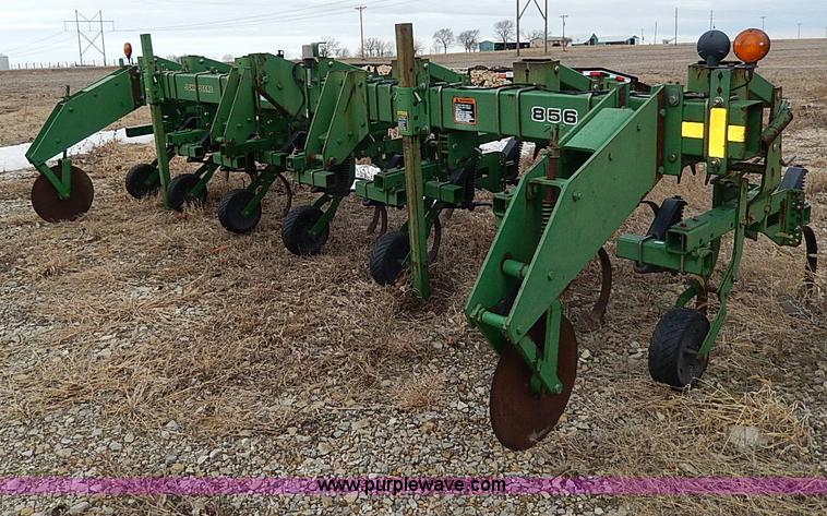 image for item H1255 1998 John Deere 856 six row cultivator