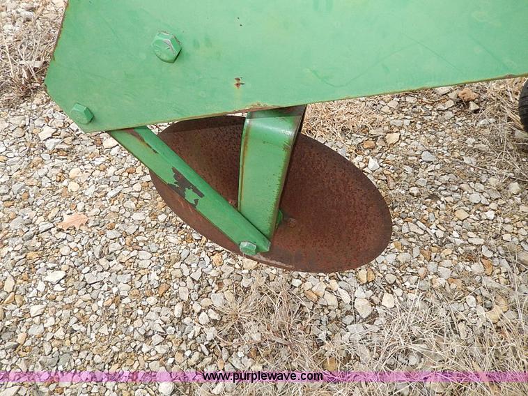 image for item H1255 1998 John Deere 856 six row cultivator