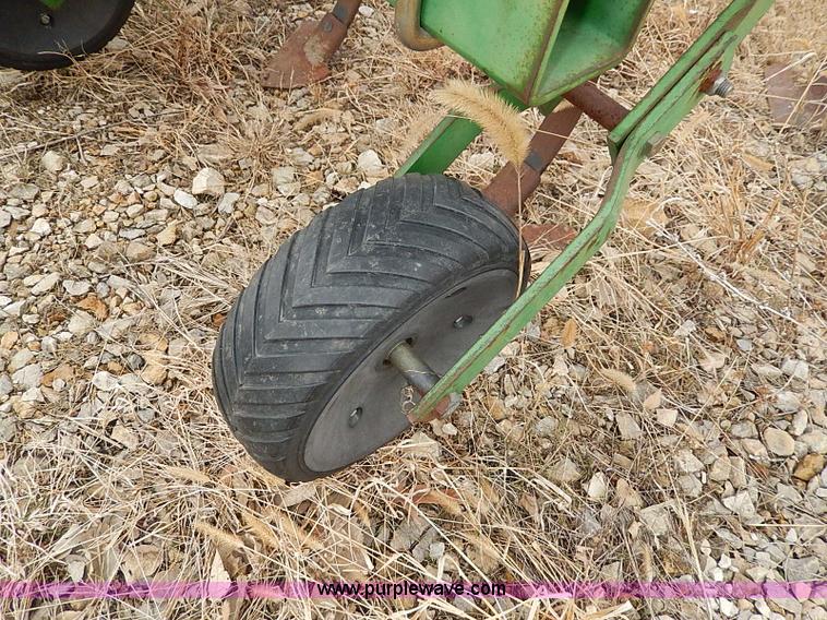 image for item H1255 1998 John Deere 856 six row cultivator