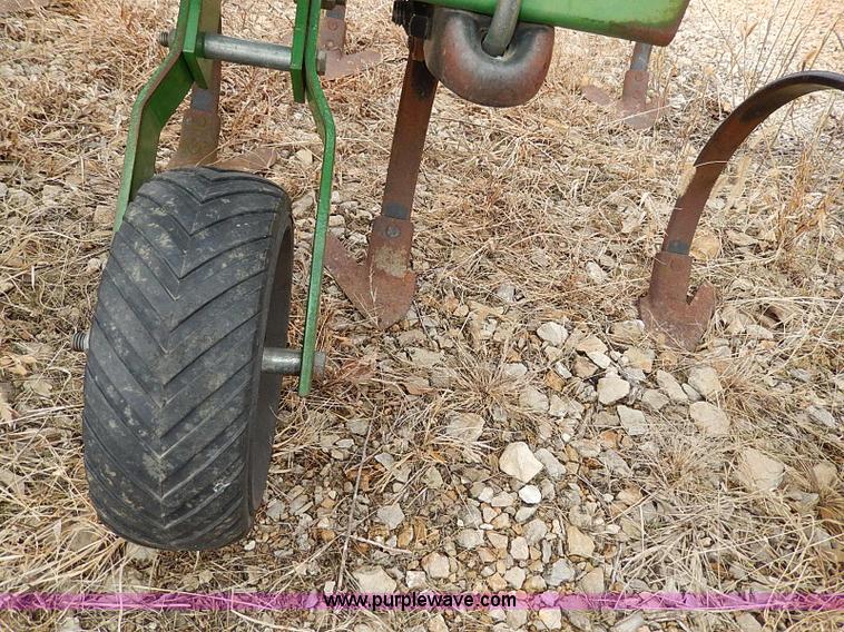 image for item H1255 1998 John Deere 856 six row cultivator