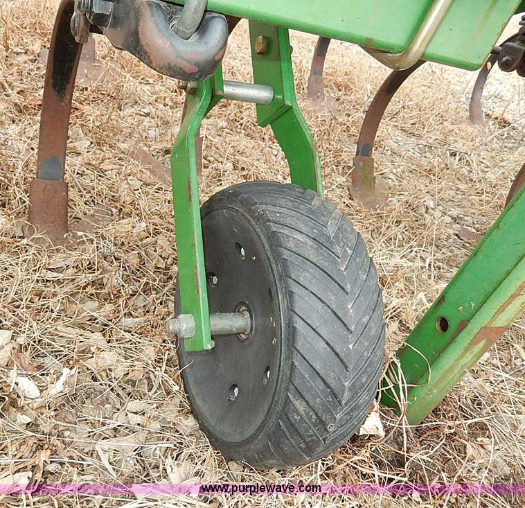 image for item H1255 1998 John Deere 856 six row cultivator