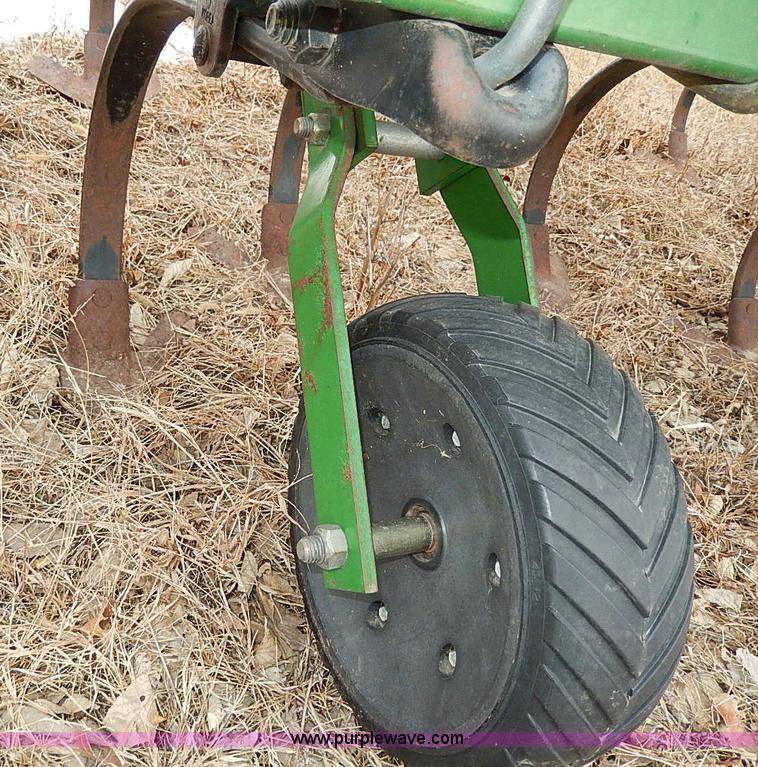 image for item H1255 1998 John Deere 856 six row cultivator