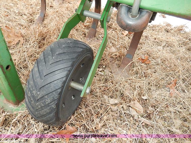 image for item H1255 1998 John Deere 856 six row cultivator