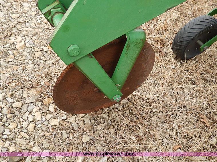 image for item H1255 1998 John Deere 856 six row cultivator
