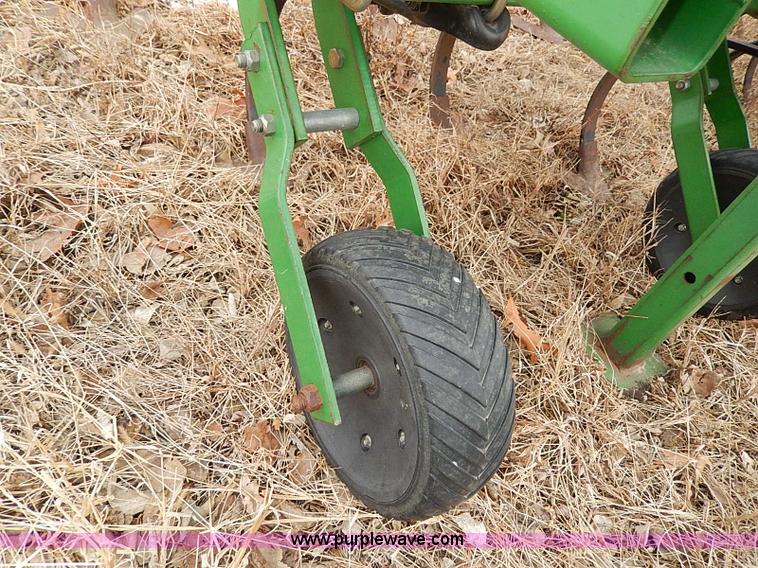 image for item H1255 1998 John Deere 856 six row cultivator