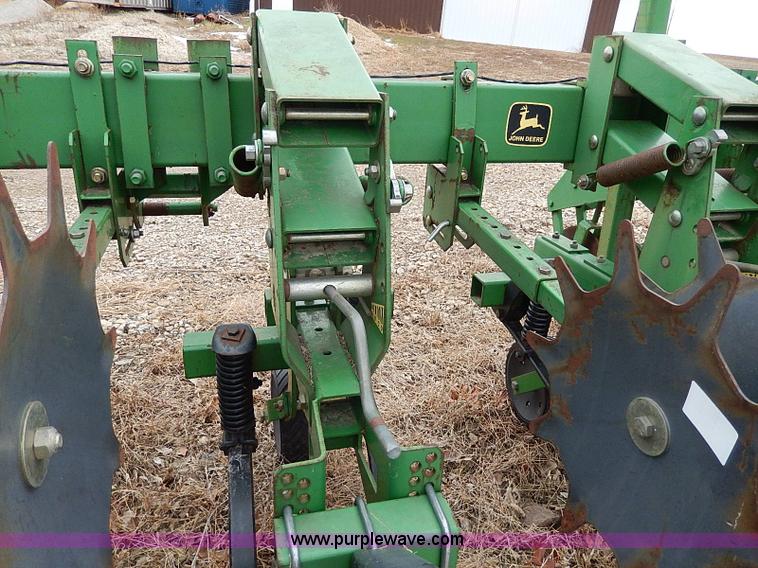 image for item H1255 1998 John Deere 856 six row cultivator
