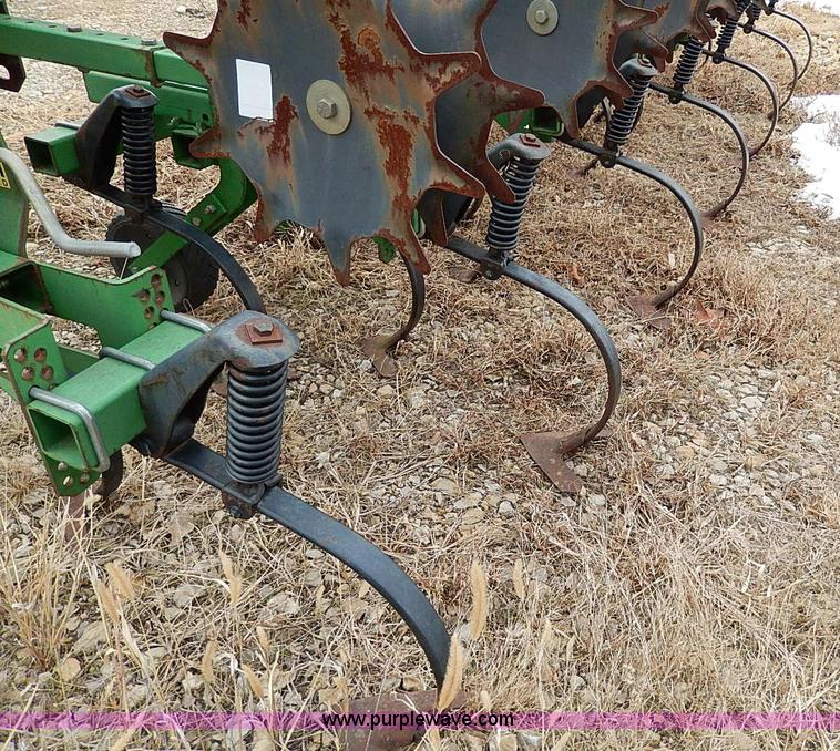 image for item H1255 1998 John Deere 856 six row cultivator