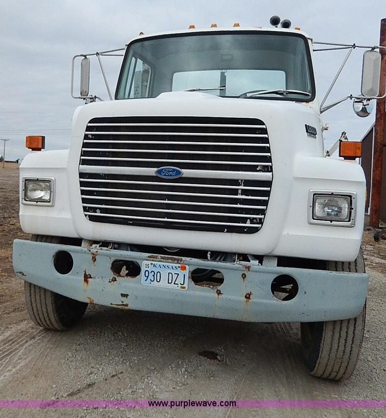 image for item H1257 1989 Ford LN8000 semi truck
