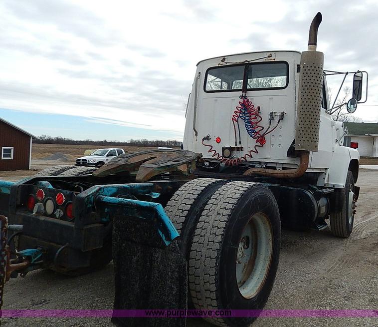 image for item H1257 1989 Ford LN8000 semi truck