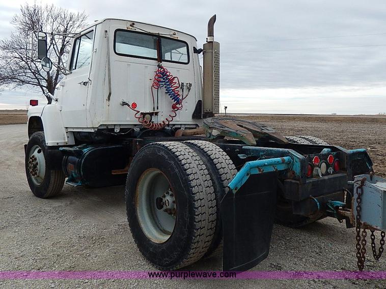 image for item H1257 1989 Ford LN8000 semi truck