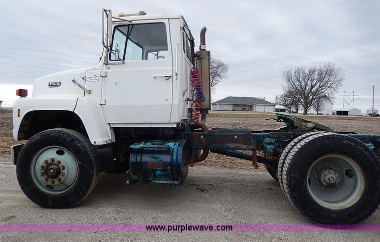 image for item H1257 1989 Ford LN8000 semi truck