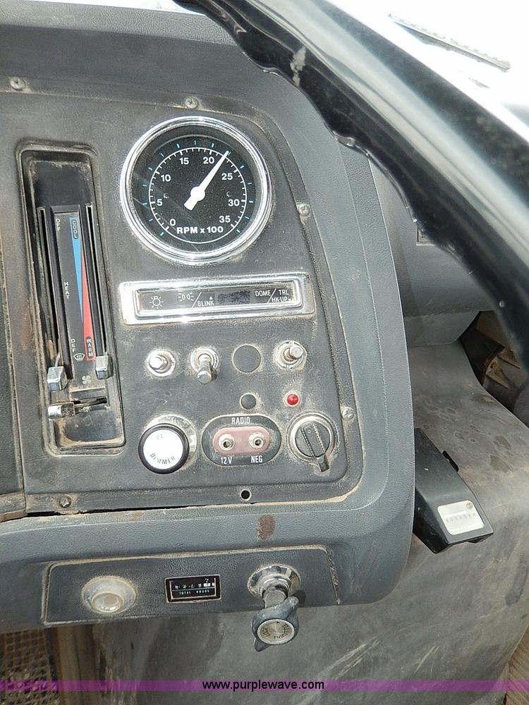 image for item H1257 1989 Ford LN8000 semi truck