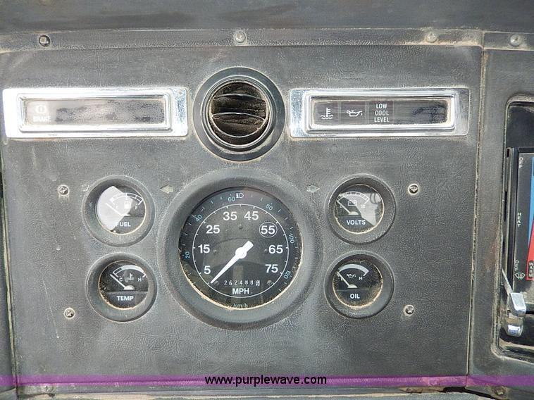 image for item H1257 1989 Ford LN8000 semi truck