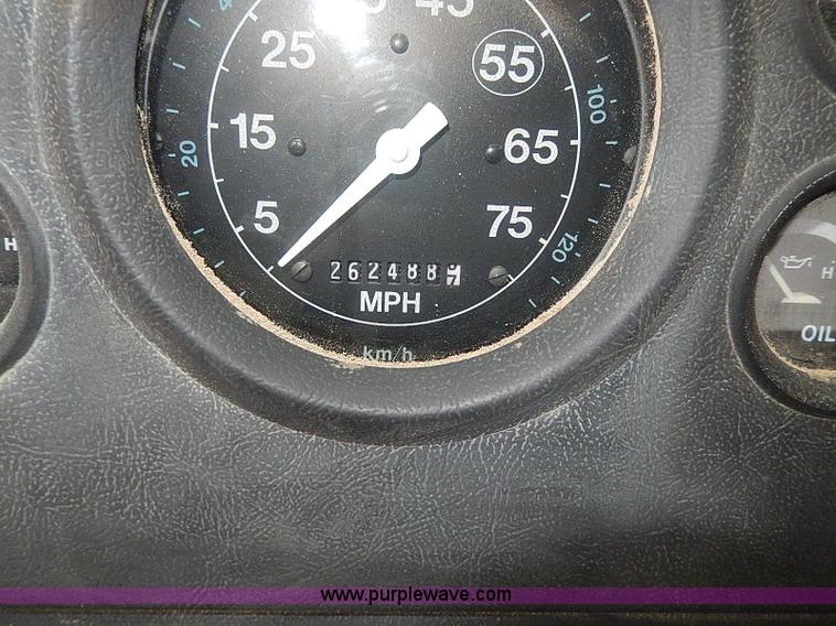 image for item H1257 1989 Ford LN8000 semi truck