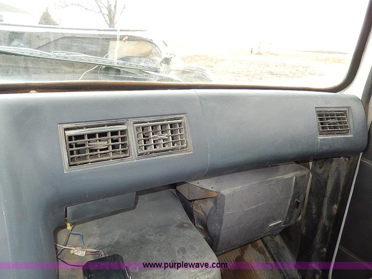 image for item H1257 1989 Ford LN8000 semi truck