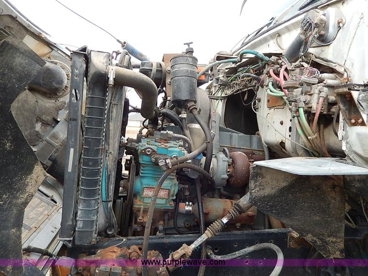 image for item H1257 1989 Ford LN8000 semi truck