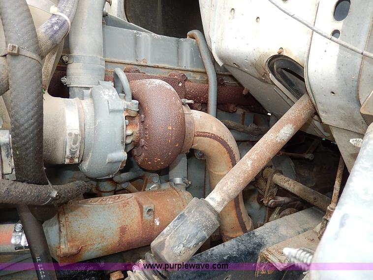 image for item H1257 1989 Ford LN8000 semi truck