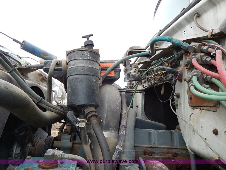 image for item H1257 1989 Ford LN8000 semi truck