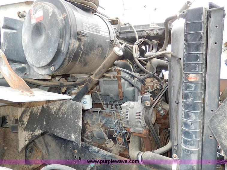 image for item H1257 1989 Ford LN8000 semi truck