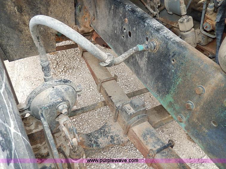 image for item H1257 1989 Ford LN8000 semi truck