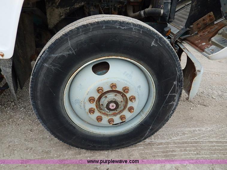 image for item H1257 1989 Ford LN8000 semi truck