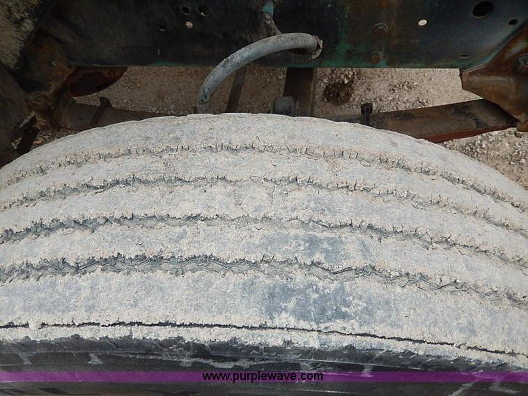 image for item H1257 1989 Ford LN8000 semi truck