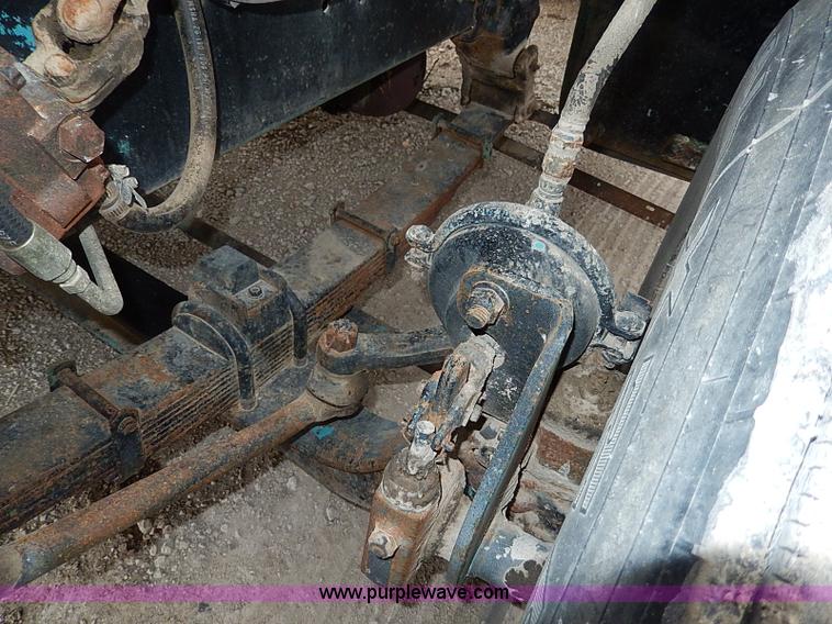 image for item H1257 1989 Ford LN8000 semi truck