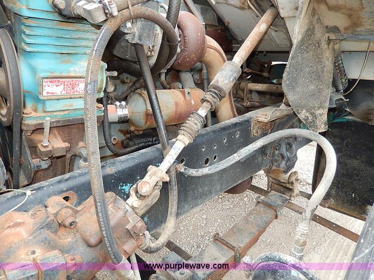 image for item H1257 1989 Ford LN8000 semi truck