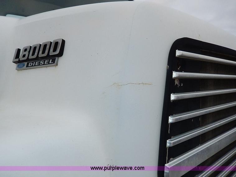 image for item H1257 1989 Ford LN8000 semi truck