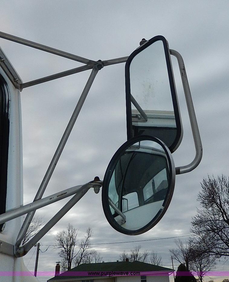 image for item H1257 1989 Ford LN8000 semi truck