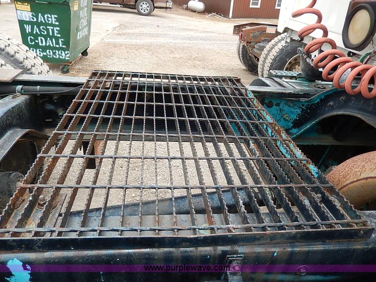 image for item H1257 1989 Ford LN8000 semi truck