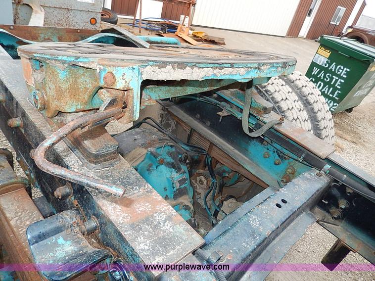 image for item H1257 1989 Ford LN8000 semi truck