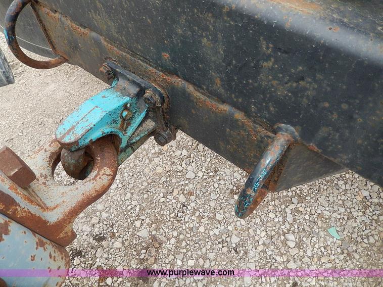 image for item H1257 1989 Ford LN8000 semi truck