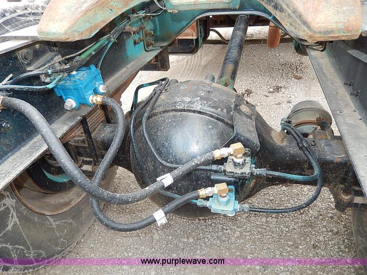 image for item H1257 1989 Ford LN8000 semi truck