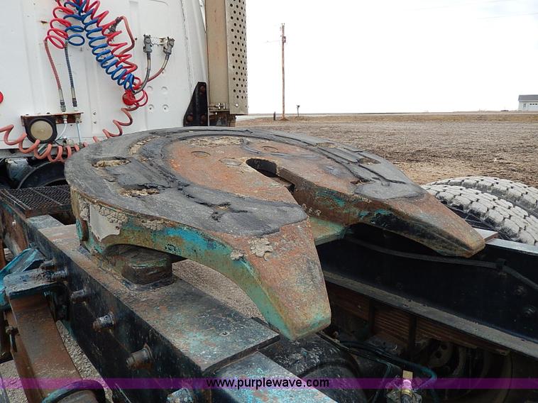 image for item H1257 1989 Ford LN8000 semi truck