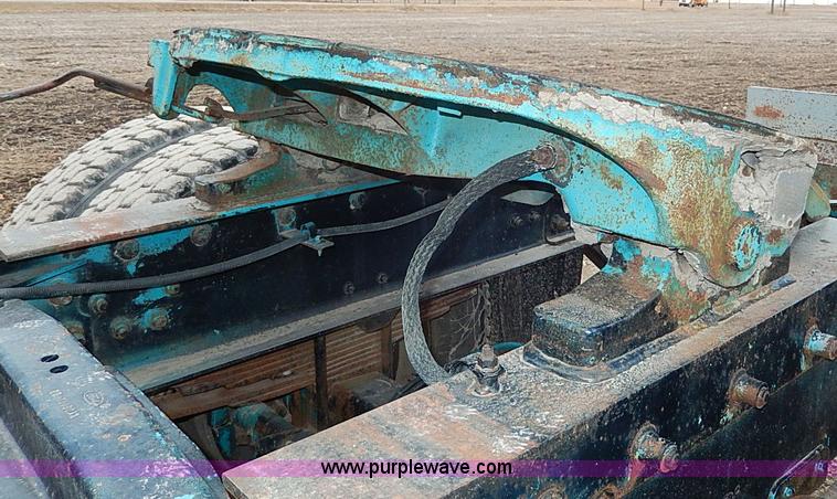 image for item H1257 1989 Ford LN8000 semi truck