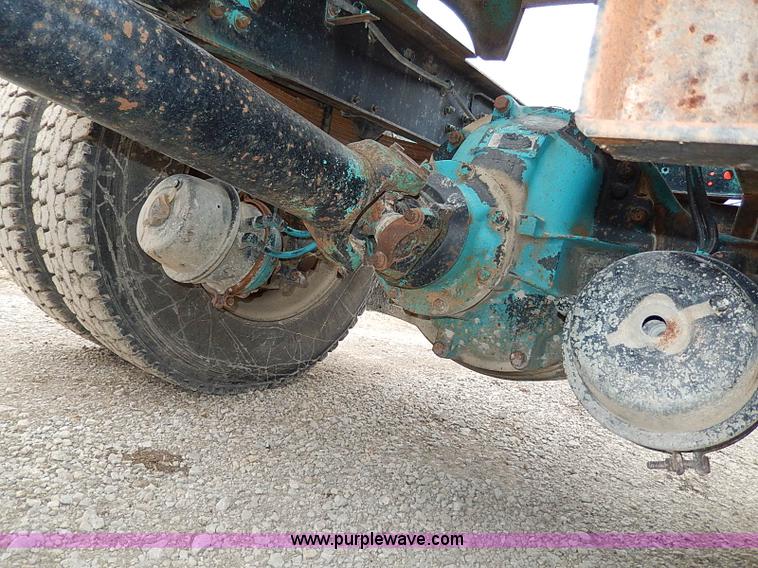 image for item H1257 1989 Ford LN8000 semi truck